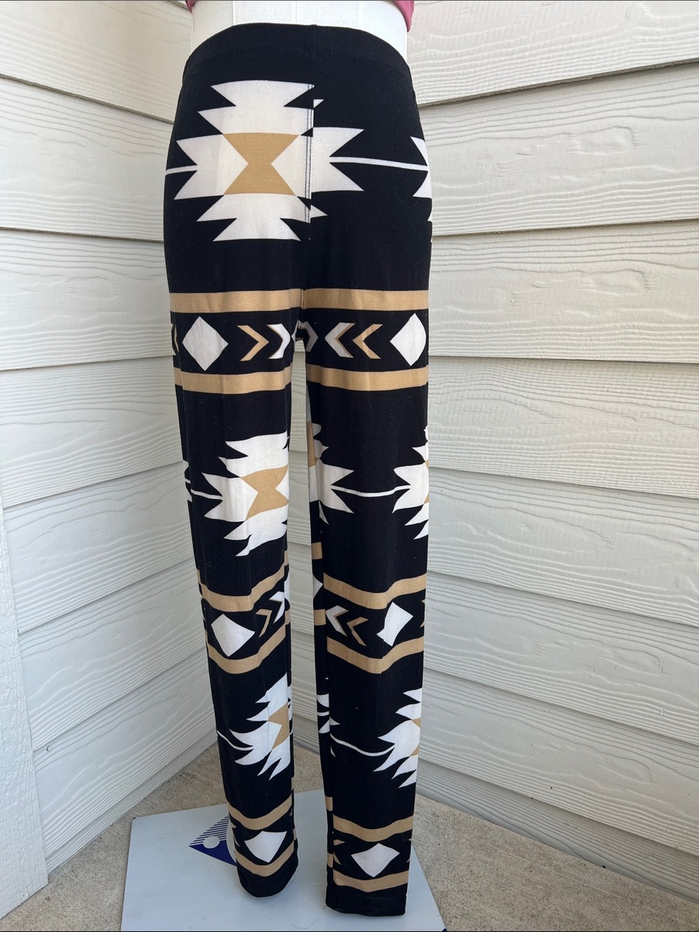 Black & Tan Geometric Pattern Soft Leggings